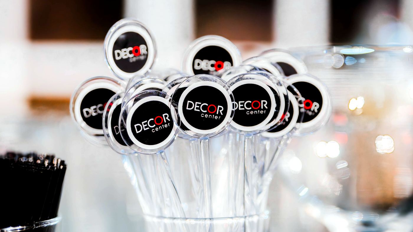 Agitadores personalizados con el logo de DecorCenter